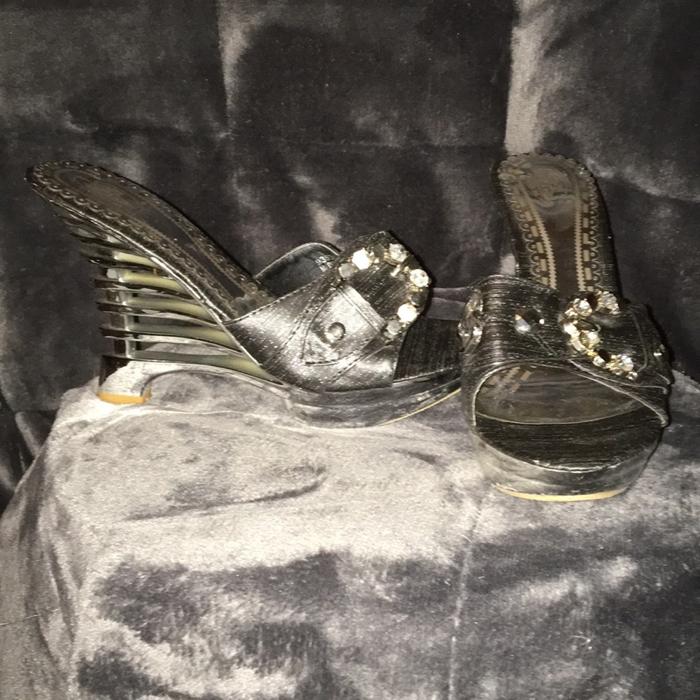 Volatile Women’s size 7.5 black heels